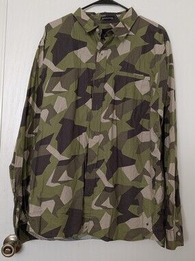 Tavik Modern Beach Culture Men's XL Long Sleeve Camoflauge Button Down